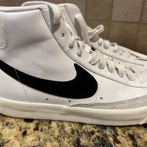 Nike men’s high top Blazer mid ‘77 VNTG white leather sneaker